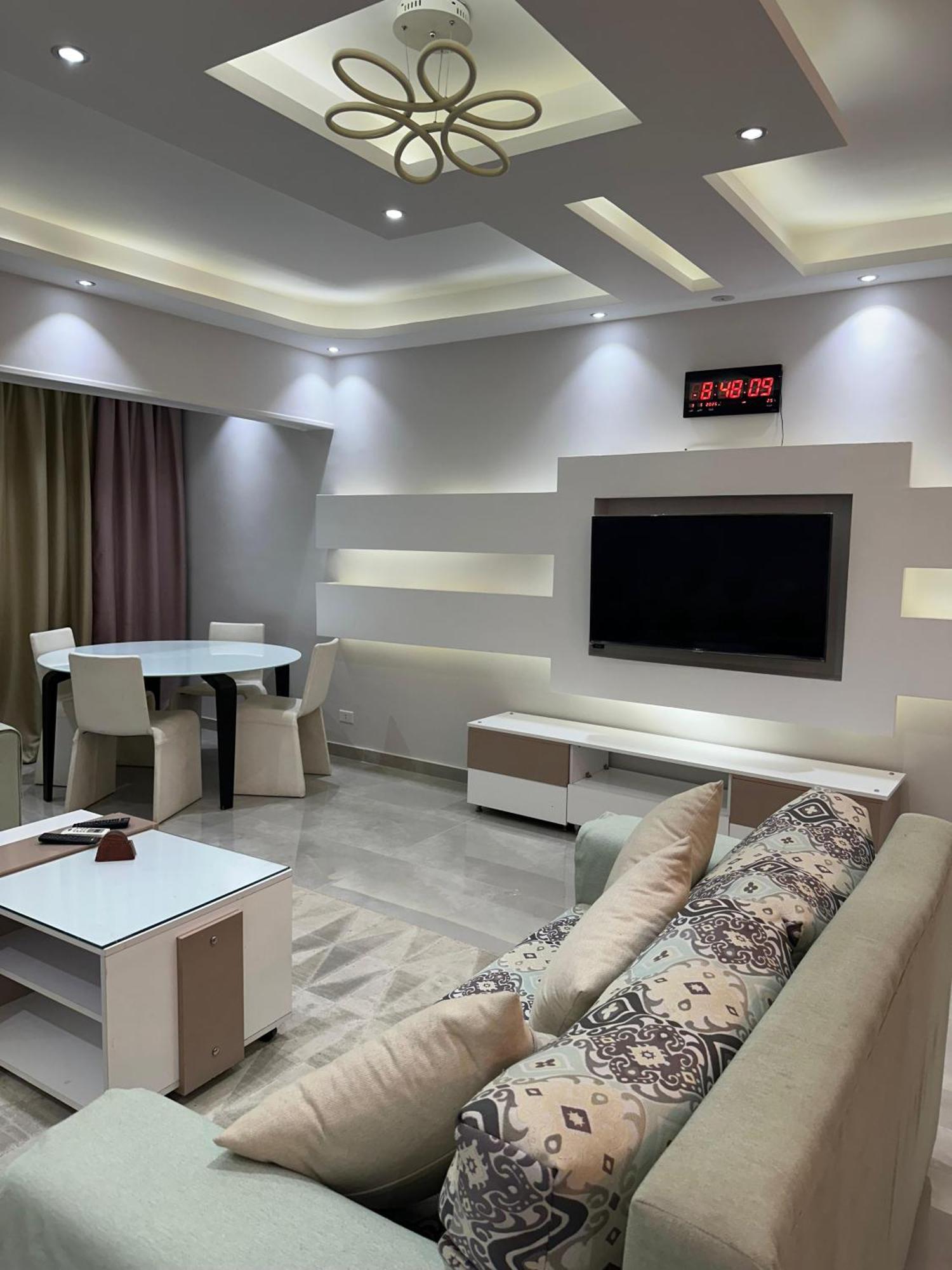 شقه مفروشه 3 غرف امام سيتي ستارز Apartman *